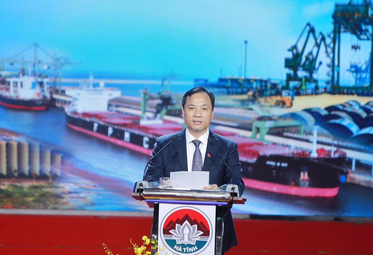 Bí thư Tỉnh ủy Hà Tĩnh Hoàng Trung Dũng phát biểu bế mạc hội nghị.
