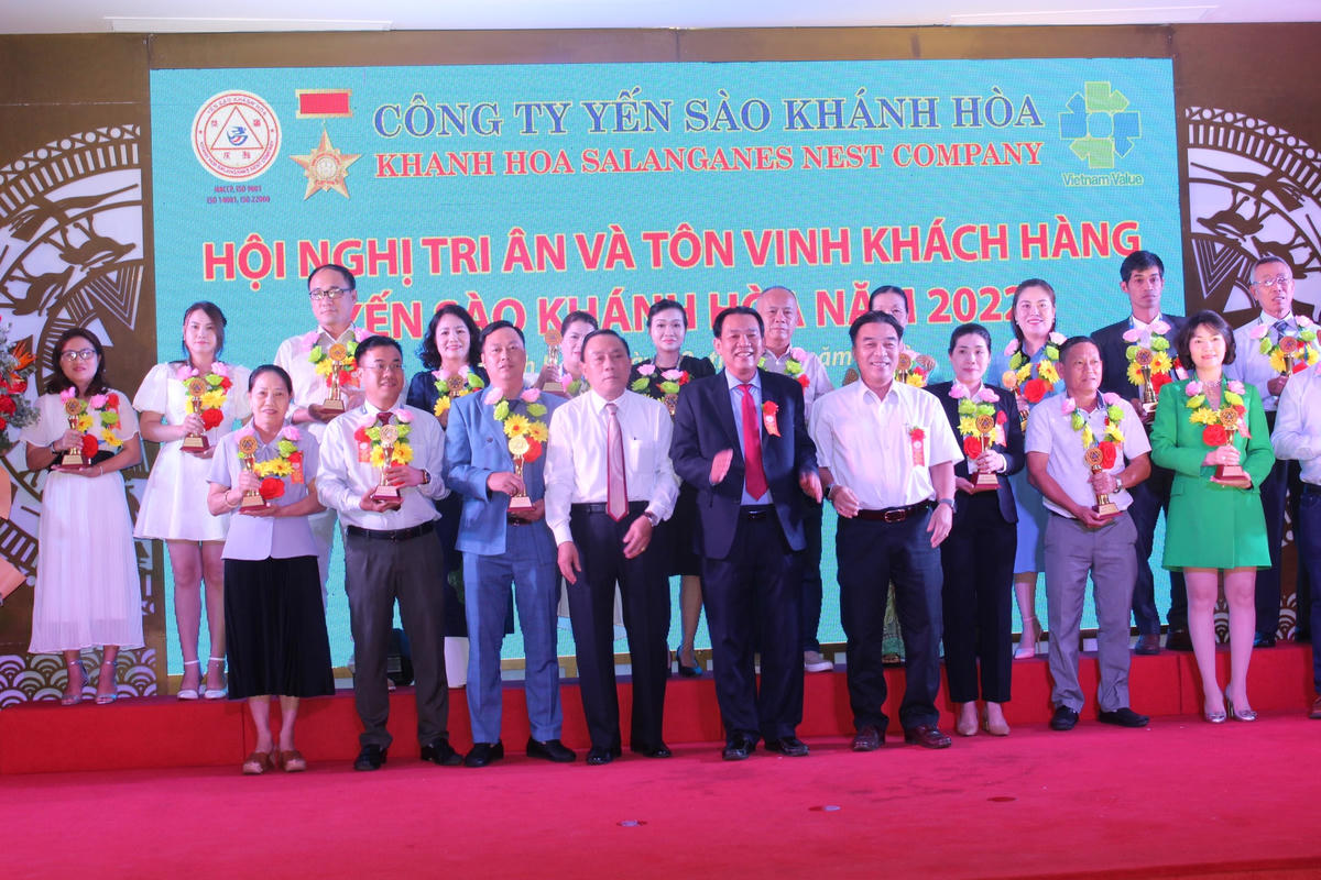 Những người kinh doanh giỏi của Công ty Yến sào Khánh Hòa.