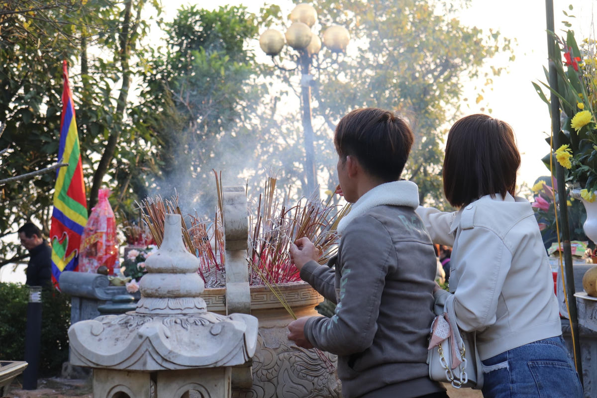 Nơi đây xưa kia bà Triệu cùng hàng ngàn tráng sĩ mài gươm luyện võ, dấy binh khởi nghĩa chống lại ách đô hộ của giặc Ngô phương Bắc giữ gìn bờ cõi non sông, lập nên những chiến công hiển hách, viết nên những trang sử vàng trong lịch sử chống giặc ngoại xâm của dân tộc ta.  