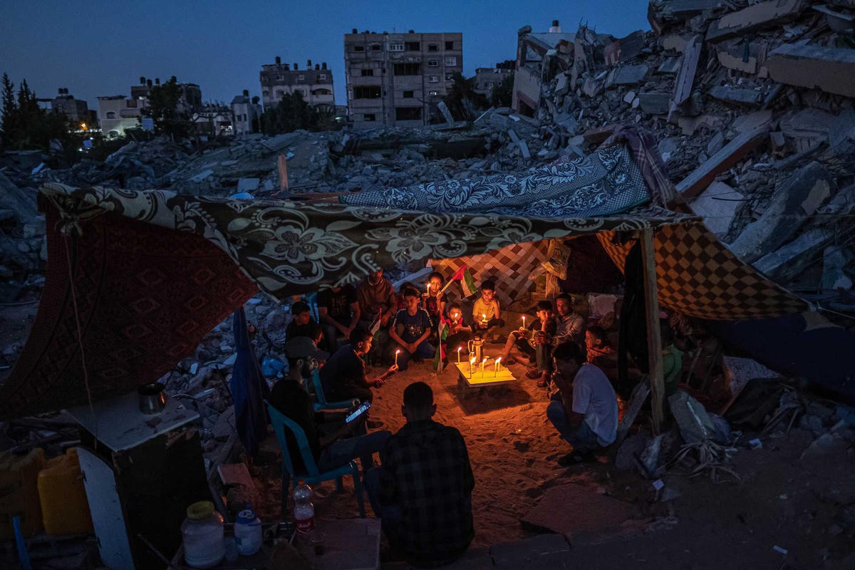 Giải Khu vực (Châu Á) - Hạng mục Ảnh đơn: "Trẻ em Palestine ở Gaza". Tác giả: Fatima Shbair (Palestine).  