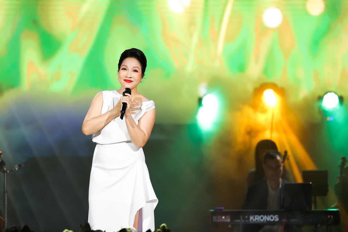 Ca sĩ Mỹ Linh.