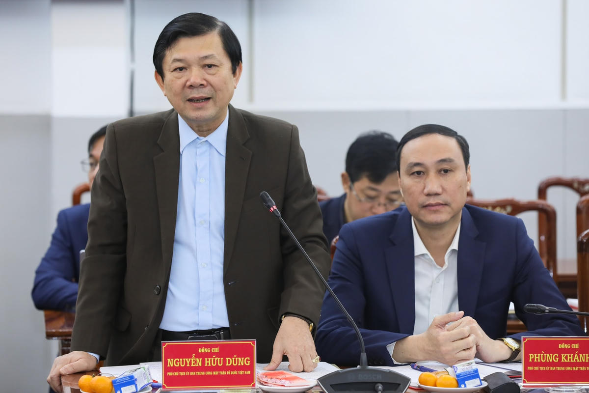 Phó Chủ tịch Nguyễn Hữu Dũng phát biểu tại buổi làm việc.