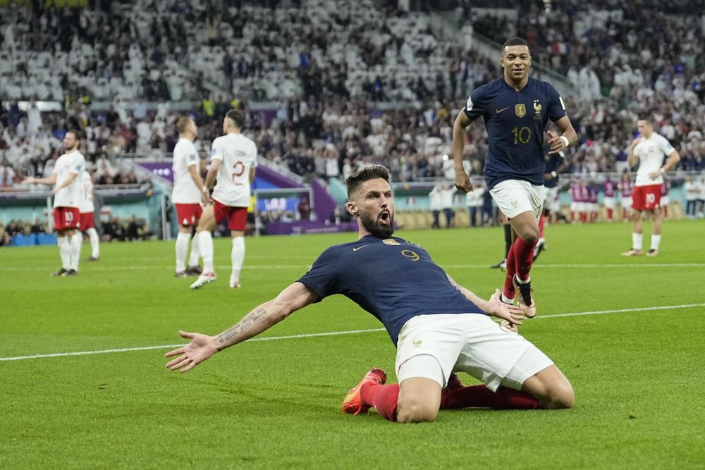 Olivier Giroud phá kỷ lục ghi bàn của Thierry Henry với bàn thắng thứ 52