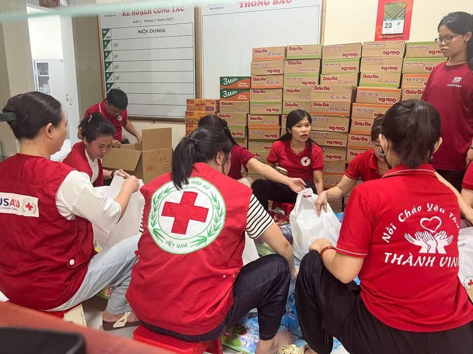 Nghệ An chuẩn bị nhu yếu phẩm hỗ trợ bà con vùng lũ