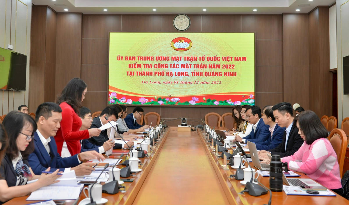 Quang cảnh buổi làm việc.