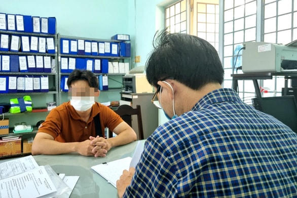Thanh tra Sở Y tế Đồng Nai làm việc với đại diện phòng khám đa khoa Y Thánh Tâm. (Ảnh: CTV).
