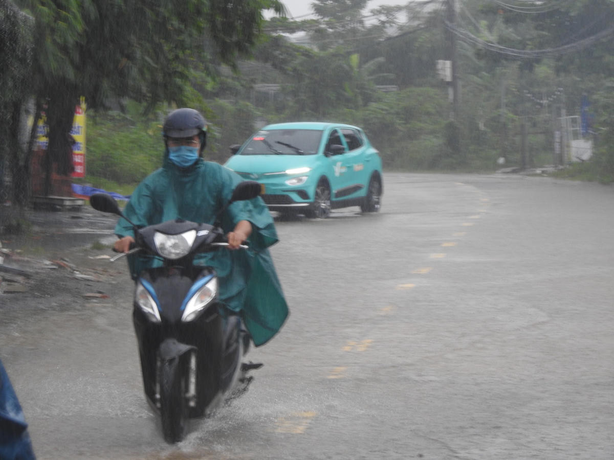 Mưa lớn ở Đà Nẵng ngày 18/10. Ảnh: Thanh Tùng.