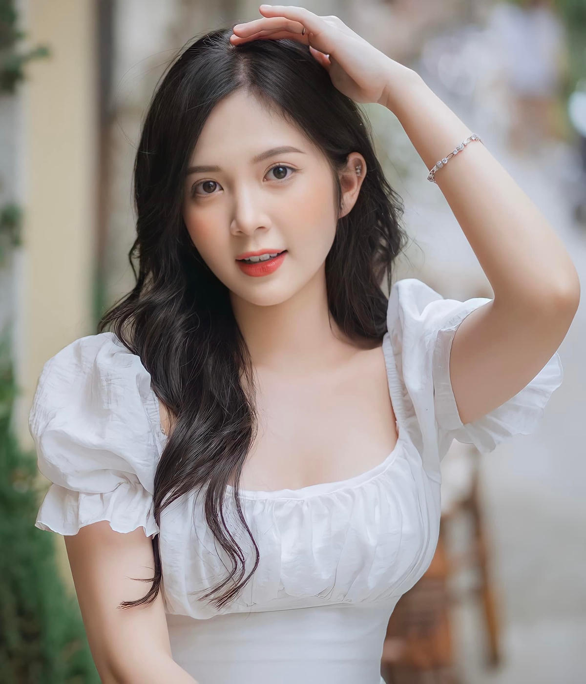 Trên trang cá nhân, Ngọc Huyền thường xuyên cập nhật những hình ảnh mới khoe nhan sắc xinh đẹp, trong sáng tựa "thiên thần". Nét đẹp ngọt ngào, trong trẻo của Ngọc Huyền khiến nhiều người không khỏi xuýt xoa, khen ngợi.