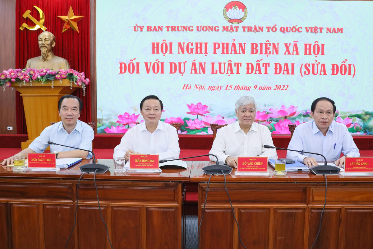 Các vị chủ trì Hội nghị.