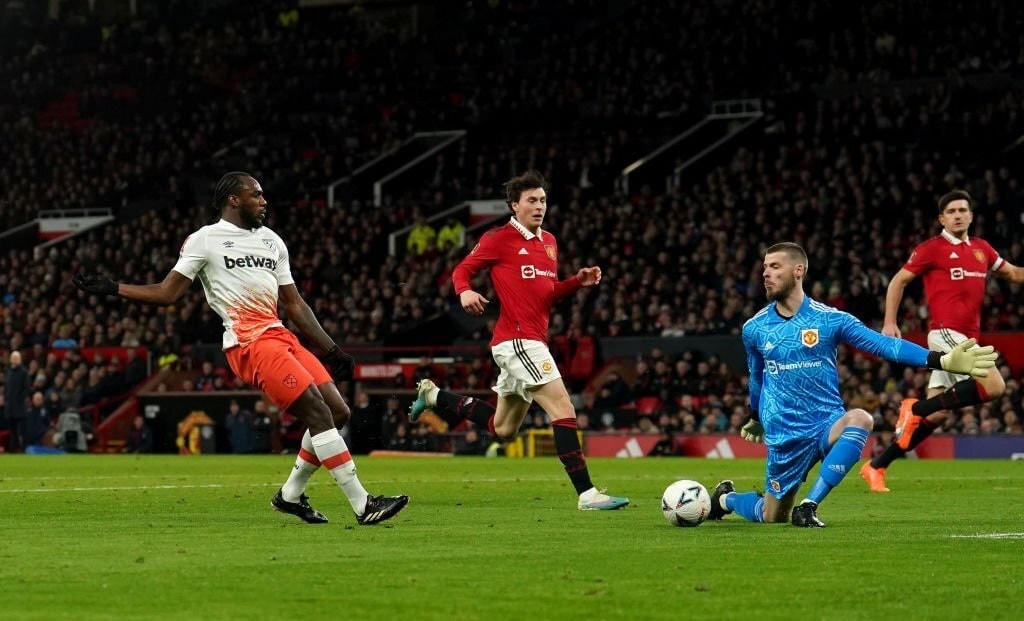 Antonio không thể thắng De Gea trong tình huống đối mặt (Ảnh: GI).