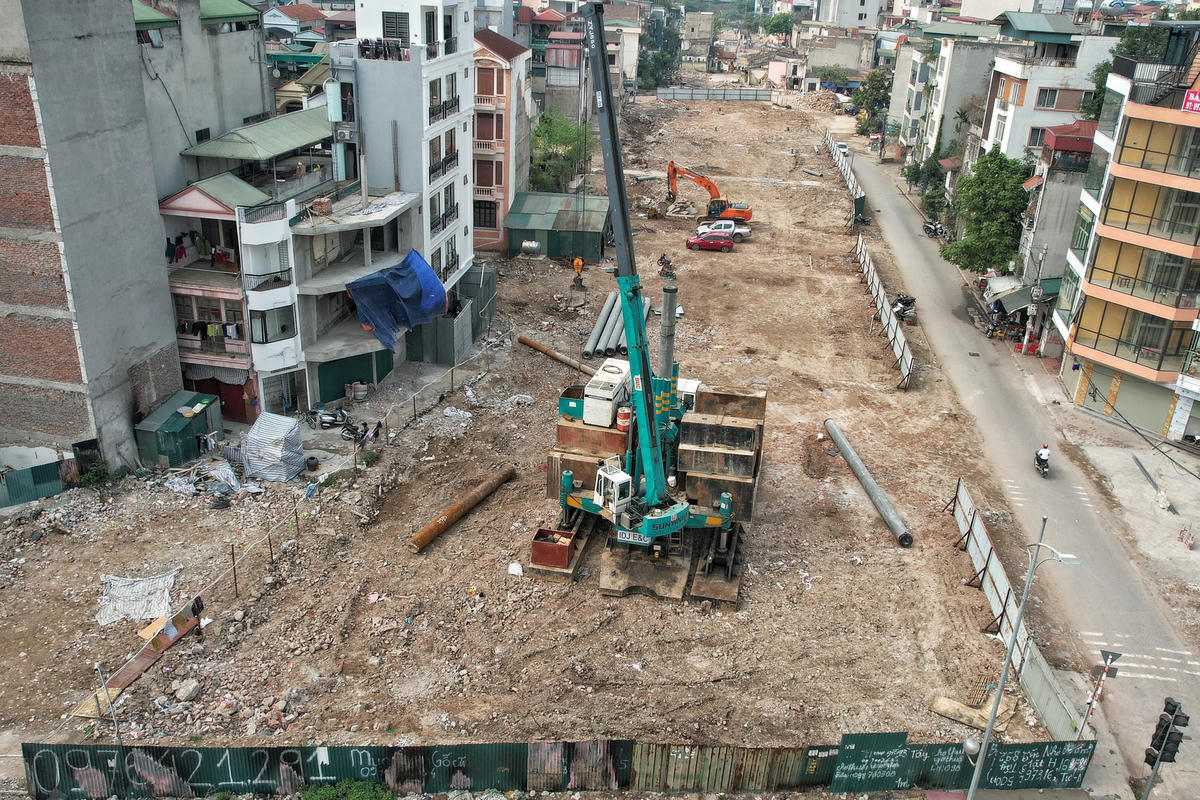 Dự án có tổng chiều dài hơn 1,5km, điểm đầu giao với đường Nguyễn Văn Cừ (trên địa bàn phường Ngọc Lâm) và điểm cuối giao với tuyến đường hành lang chân đê tại ngõ 264 phố Ngọc Thụy, với chiều rộng mặt cắt ngang là 40m.