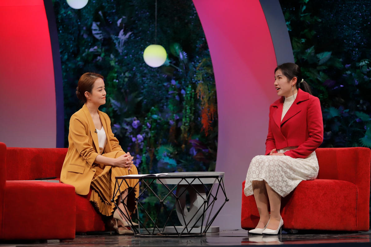 Nhờ nghị lực vươn lên, Hải Anh không chỉ trở thành “Đại sứ văn hóa đọc”, nhận được nhiều bằng khen và học bổng mà còn truyền cảm hứng, nghị lực sống cho nhiều người có hoàn cảnh giống mình.