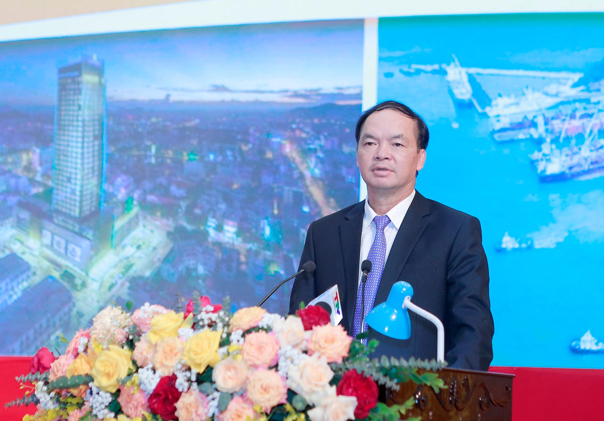 Ông Tống Văn Ánh, Giám đốc Ngân hàng Nhà nước, Chi nhánh tại Thanh Hoá giải đáp thắc mắc của cộng đồng DN.