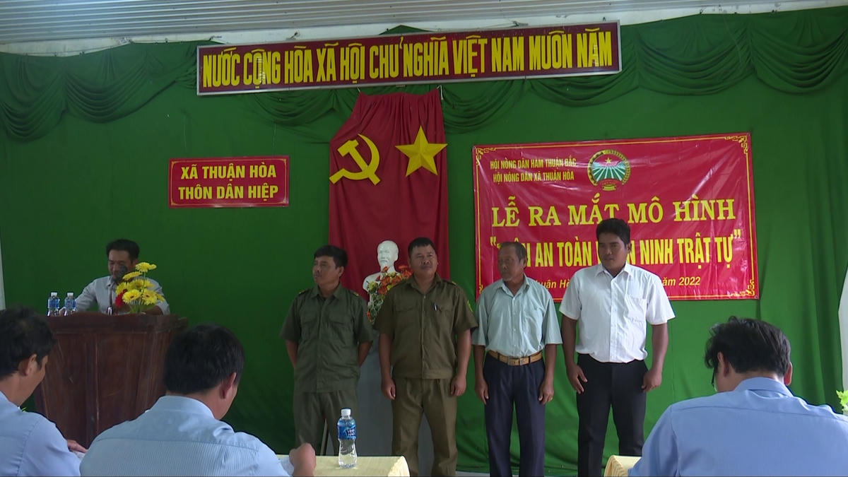 Các thành viên nòng cốt tham gia, mô hình “Thôn an toàn về an ninh trật tự”. 