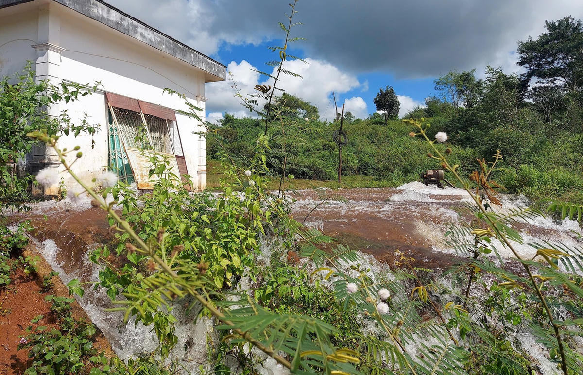 su co thung than dap nuoc chay ve vung ha du