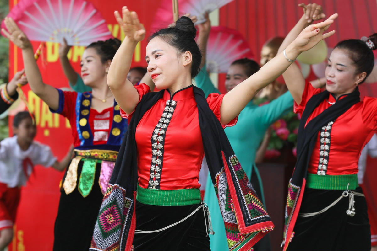 Chủ tịch Đỗ Văn Chiến dự Ngày hội Đại đoàn kết tại Sơn La