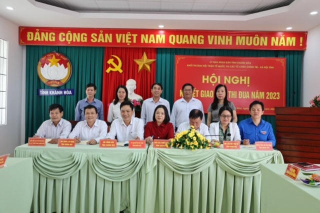 Các đơn vị khối MTTQ ký giao ước thi đua năm 2023.
