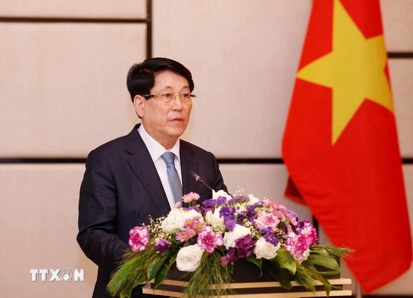 Chủ tịch nước Lương Cường phát biểu tại buổi gặp cộng đồng người Việt Nam tại Lào. (Ảnh: Lâm Khánh/TTXVN)