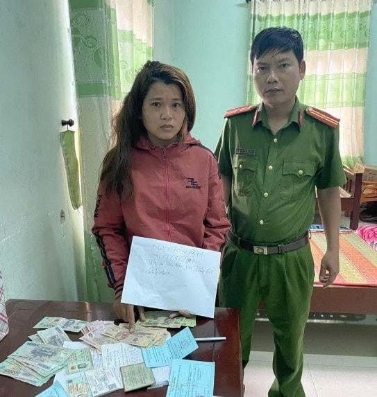 Đối tượng Nguyễn Thị Hạnh tại cơ quan Công an. 