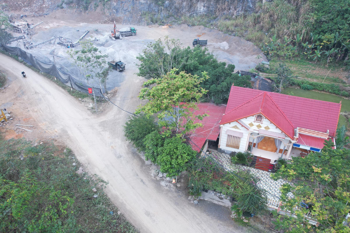 Nhà ở kiêm trụ sở Hợp tác xã Nam Thành và trạm nghiền xây dựng trái phép từ năm 2019 nhưng đến nay vẫn chưa bị tháo dỡ.