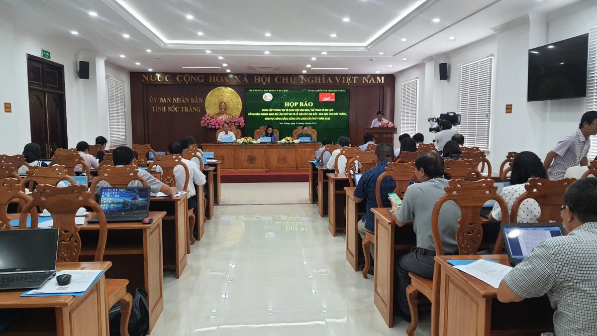 Quang cảnh buổi hợp báo.