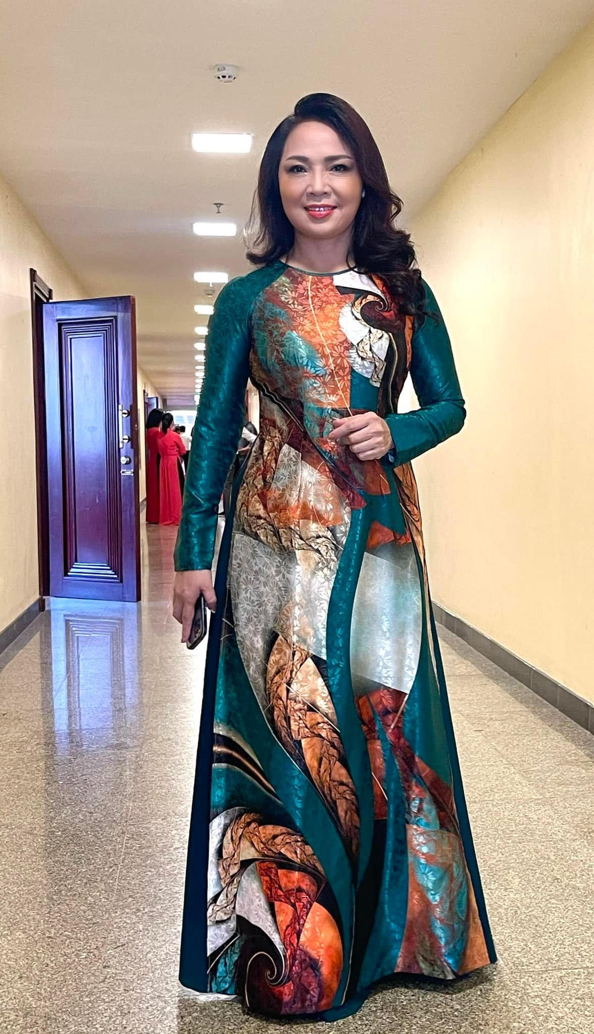 Gần 60 tuổi thế nhưng nhan sắc Thái Bảo vẫn khiến nhiều người ngưỡng mộ. 