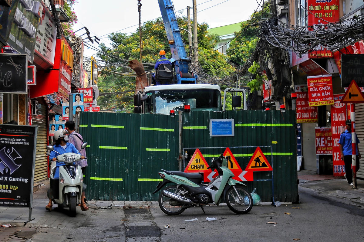 Theo tìm hiểu, công trường này cũng thi công chậm và từng hết phép, sau đó đã được Sở GTVT Hà Nội cấp lại.