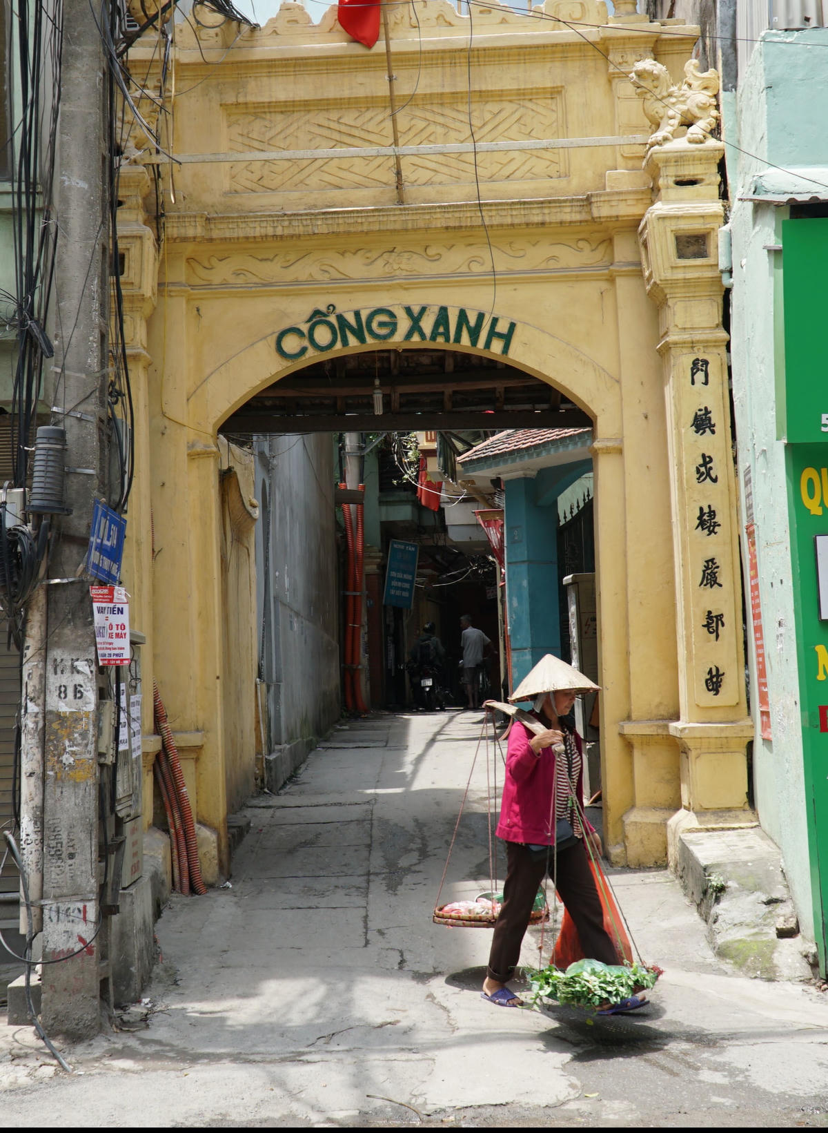 Cổng Xanh trên phố Thụy Khuê.  