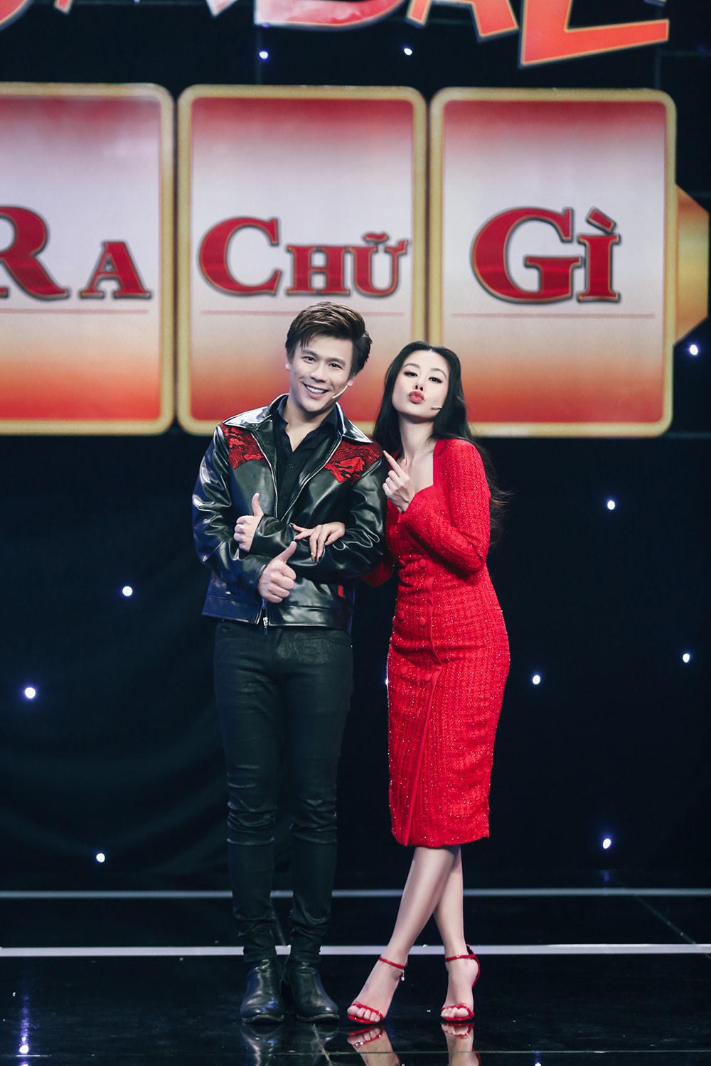 Trần Anh Huy và Nam Thư lần đầu tiên kết hợp với vai trò MC trong chương trình Úm Ba La Ra Chữ Gì?. Ảnh: Bee Comm.  