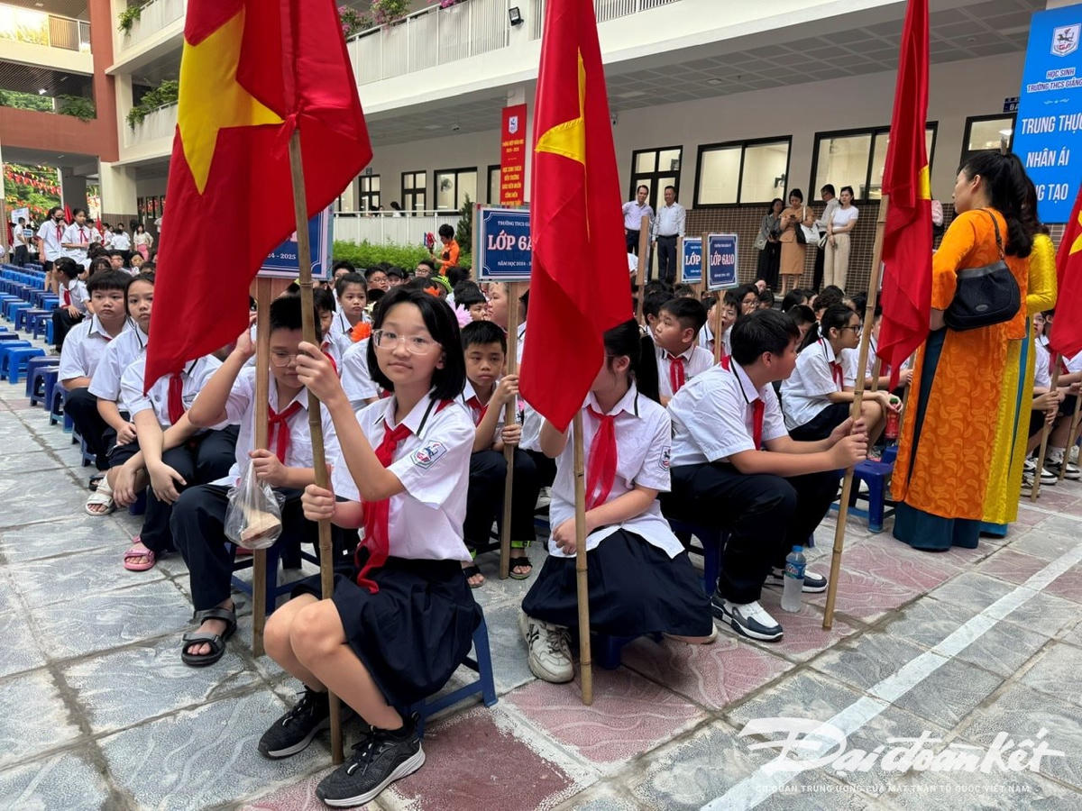 Học sinh Trường THCS Giảng Võ (Hà Nội) dự lễ khai giảng năm học 2024-2025.