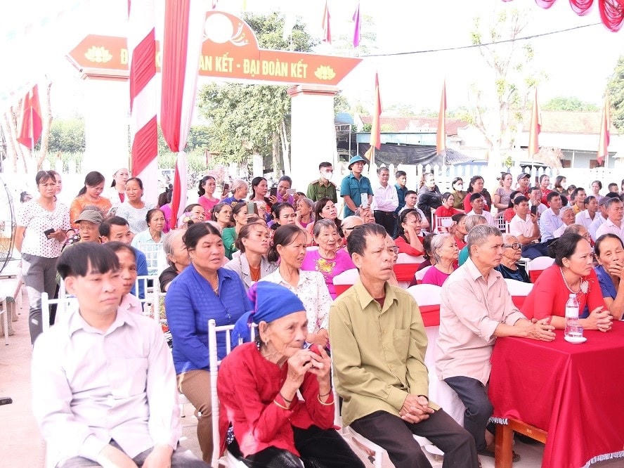 Đông đảo người dân khu dân cư thôn 3 tham dự Ngày hội Đại đoàn kết.