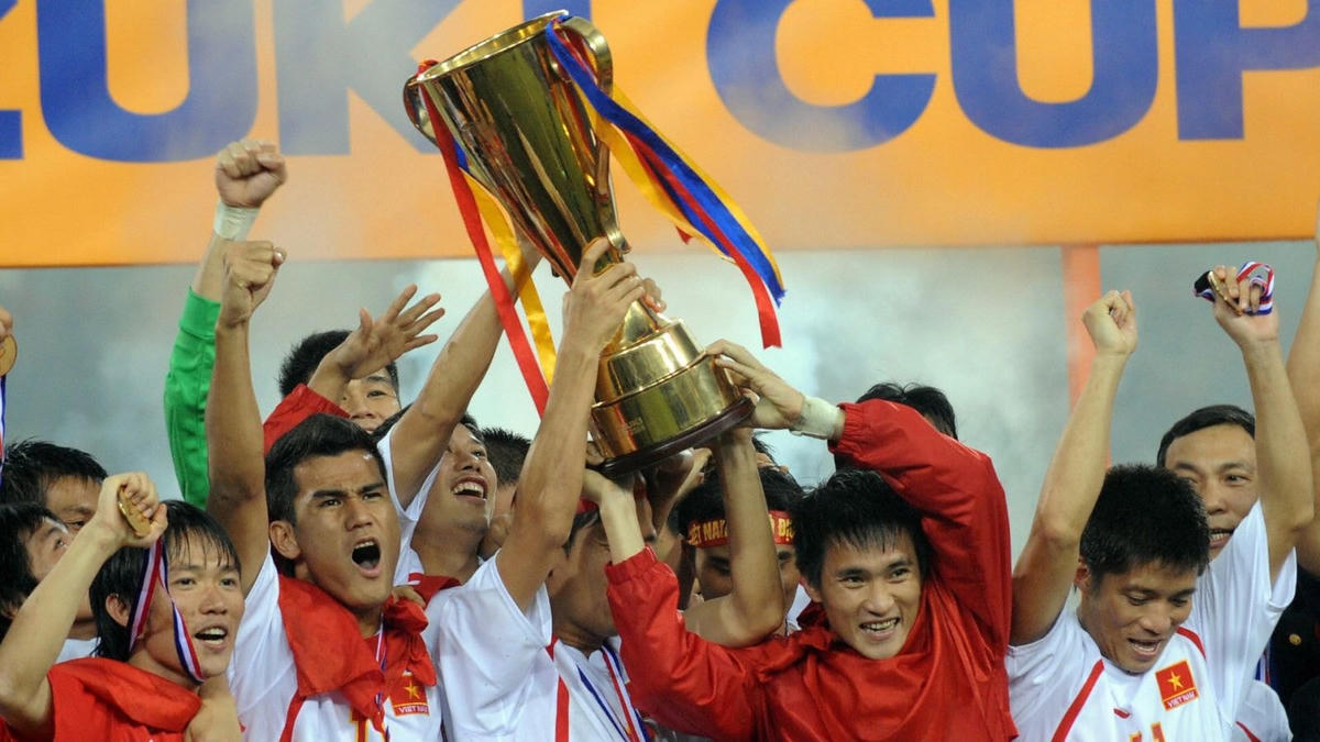 Nhiều cầu thủ Việt Nam nâng cao cúp vô địch năm 2008 sẽ trở lại sân cỏ, để cùng nhau gợi nhớ những kỷ niệm vinh quang và chiến đấu hết mình vì tinh thần thể thao