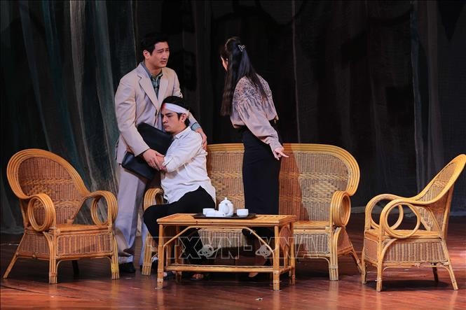 anhtren phai