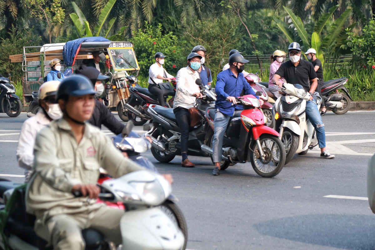 Đáng nói, tình trạng này diễn ra nhiều ngày qua, gây nguy hiểm, mất an toàn cho người tham gia giao thông xung quanh.