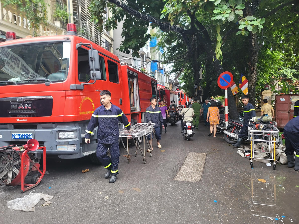 Công tác cứu hộ vẫn đang diễn ra khẩn trương.