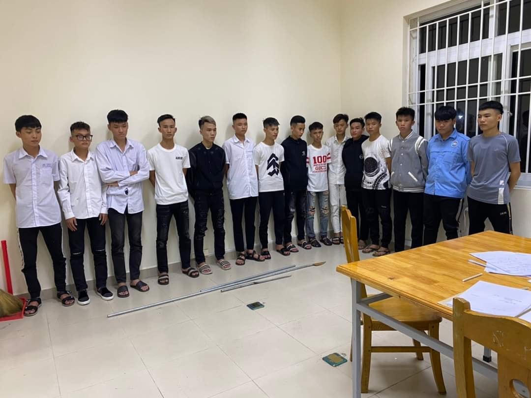 Nhóm thanh, thiếu niên mang theo hung khí, đua xe trên đường phố bị lực lượng chức năng bắt giữ.