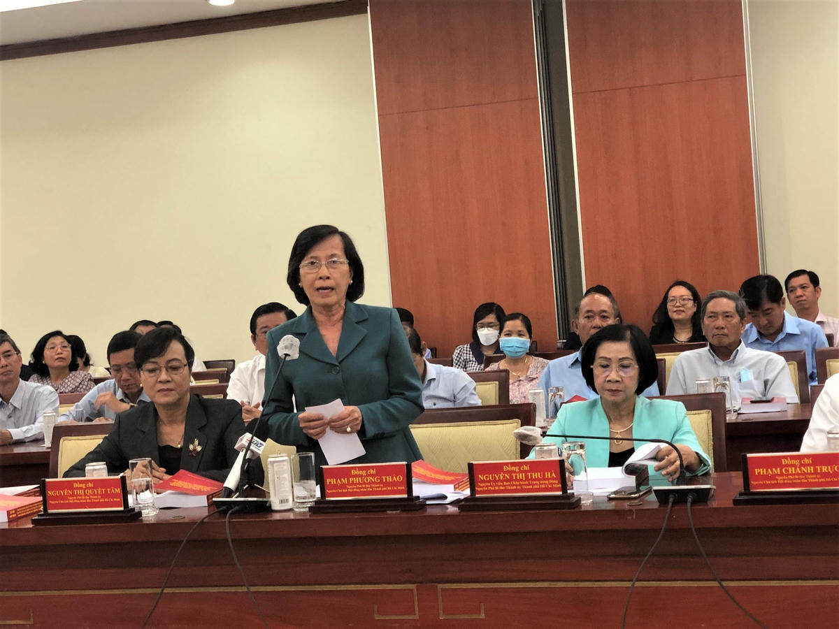 Bà Phạm Phương Thảo, nguyên Phó Bí thư Thành ủy TP HCM, nguyên Chủ tịch HĐND TP HCM phát biểu tại Hội thảo. (Ảnh: Hồng Phúc).