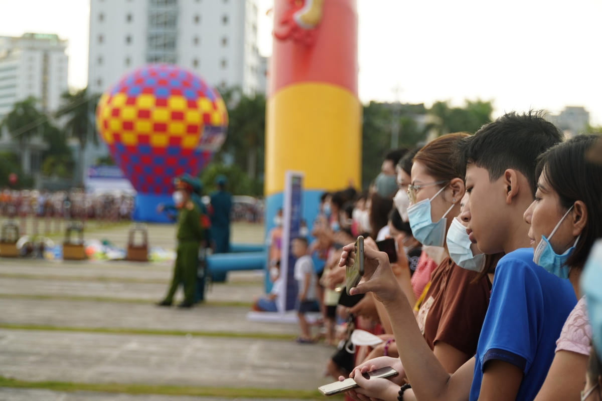 Tham dự lễ khai mạc có đại diện lãnh đạo Ban Tuyên giáo Tỉnh ủy, Sở VH-TT-DL cùng lãnh đạo TP Thanh Hóa  cùng đông đảo nhân dân.  