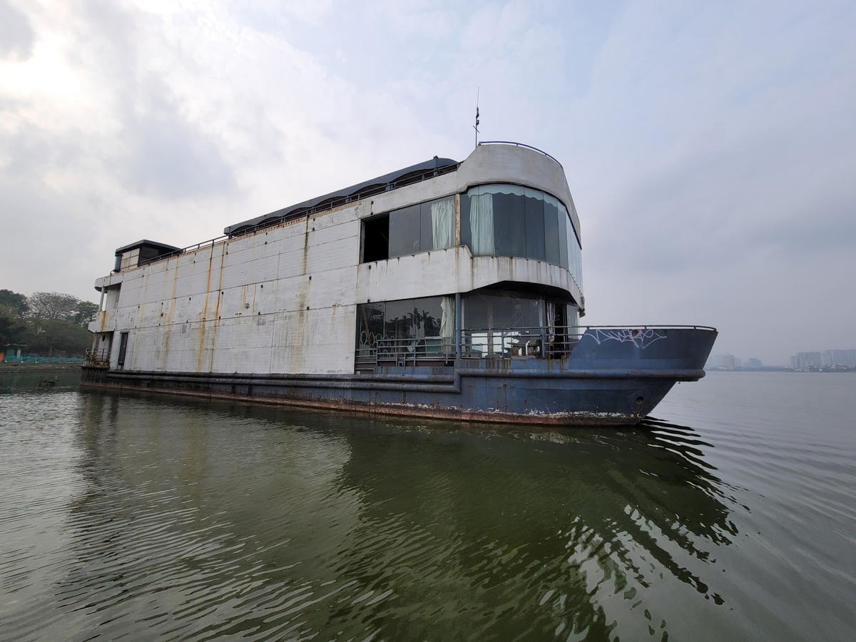 Cận cảnh 4 con 'tàu ma' cuối cùng còn sót lại ở Hồ Tây