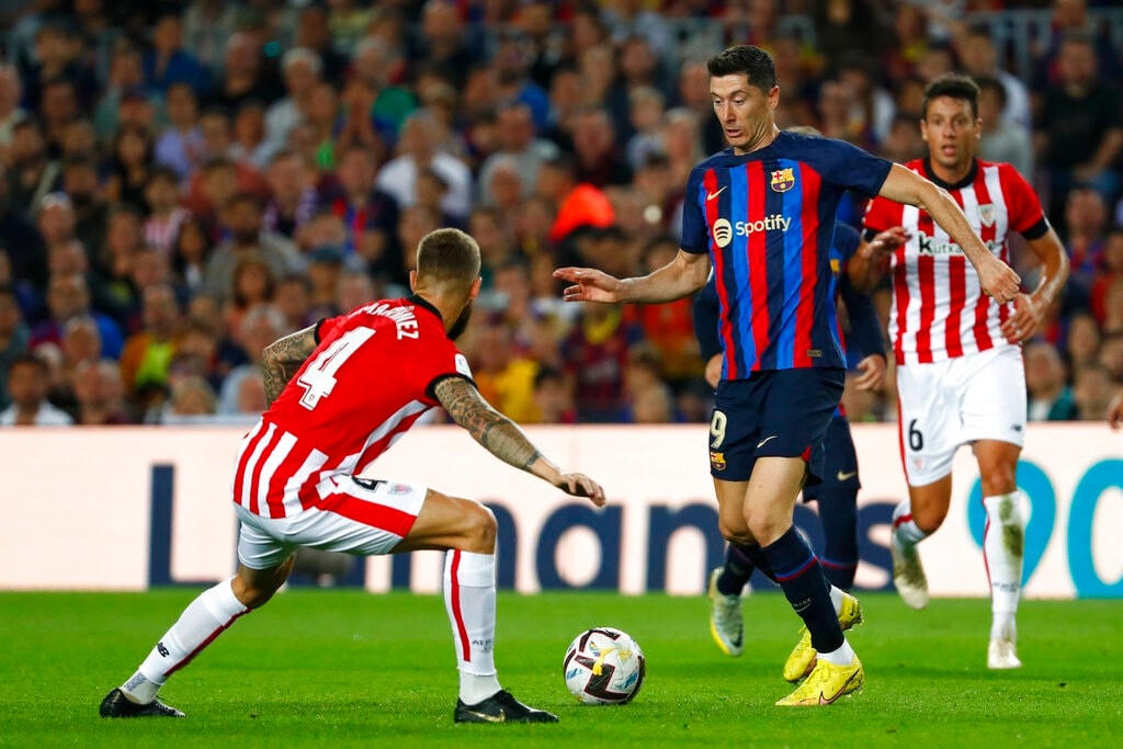 Lewandowski nâng tỷ số trận đấu lên 3-0 (Ảnh: AP).