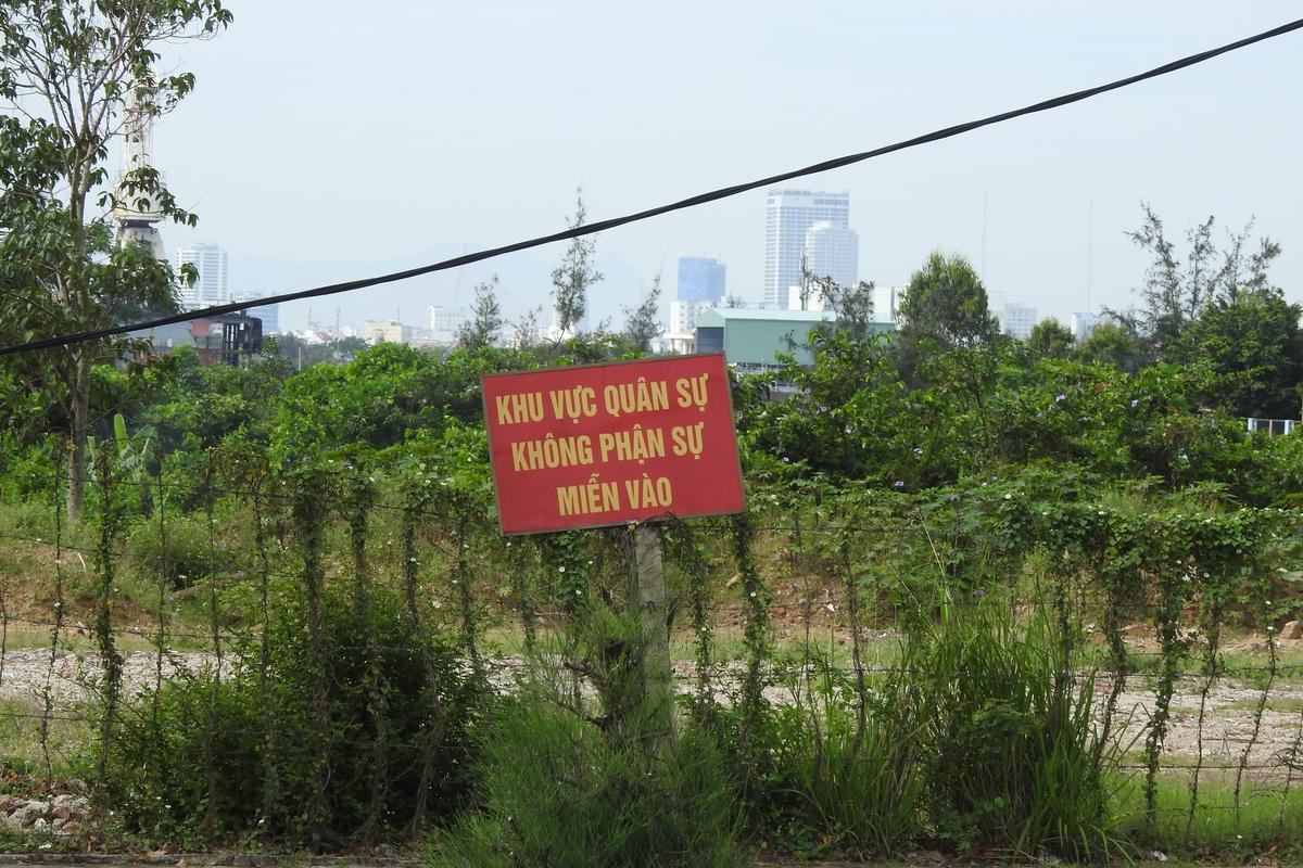 Diện tích đất quốc phòng trên tuyến đường Yết Kiêu, trước Bộ Tư lệnh Vùng 3 Hải quân vừa được thu hồi. (Ảnh chụp ngày 11/5/2022). Ảnh Thanh Tùng.
