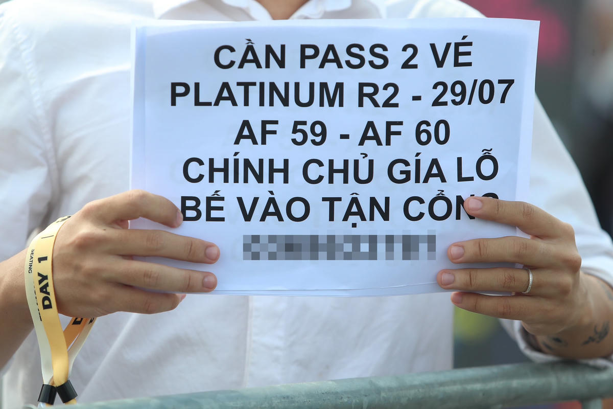 Vỡ mộng làm giàu, phe vé đua nhau 'xả lỗ' vé xem show diễn Blackpink