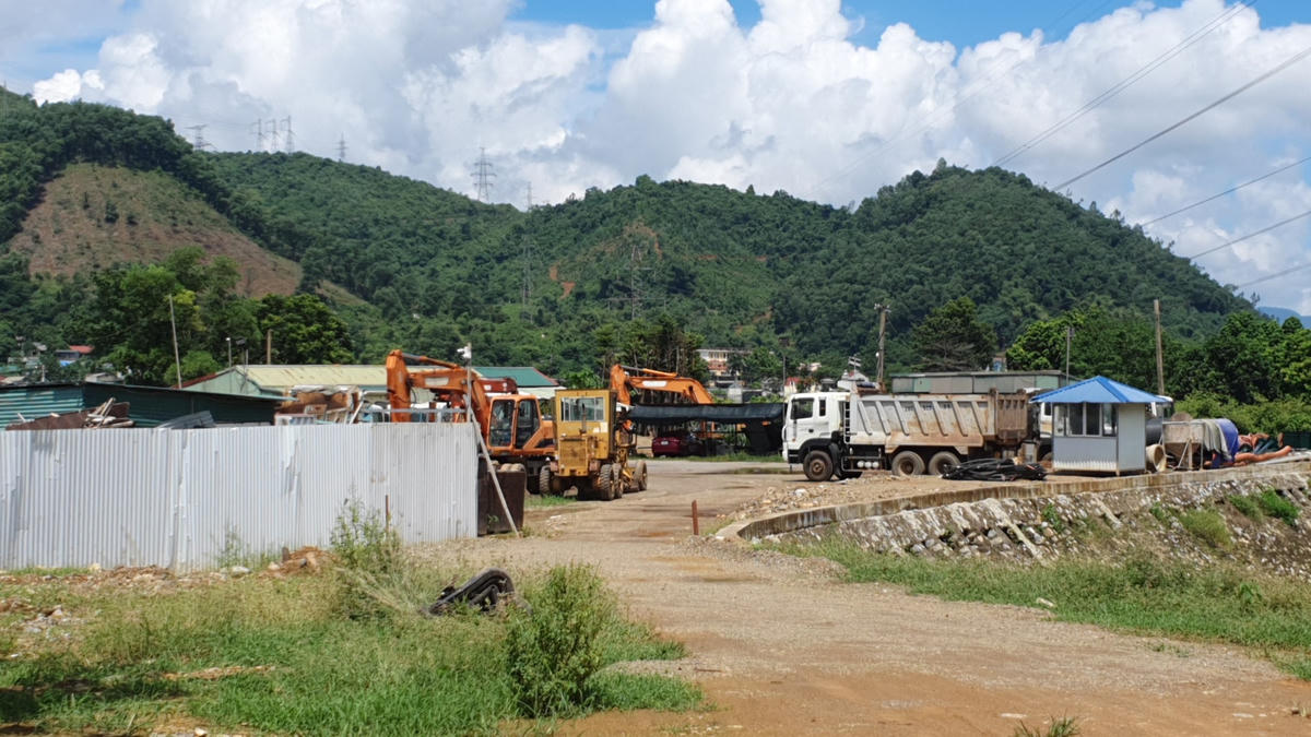 Ghi nhận của phóng viên tại công trường dự án KĐT Thống Nhất đang vắng bóng công nhân.