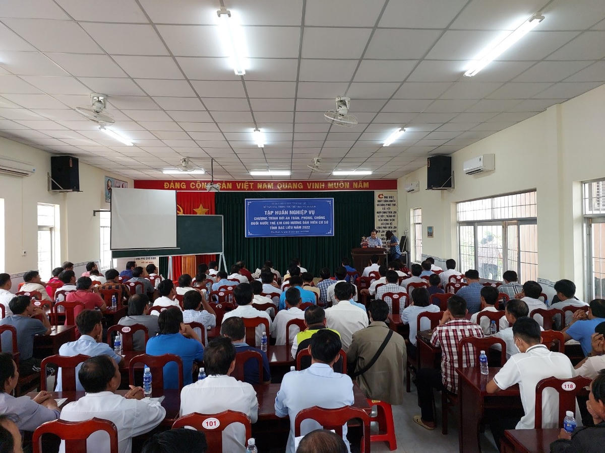 Trên 100 học viên ở Bạc Liêu tham gia lớp tập huấn chương trình phòng chống đuối nước, các kỹ năng an toàn trong môi trường nước, dạy bơi và cách phòng ngừa đuối nước cho trẻ em.