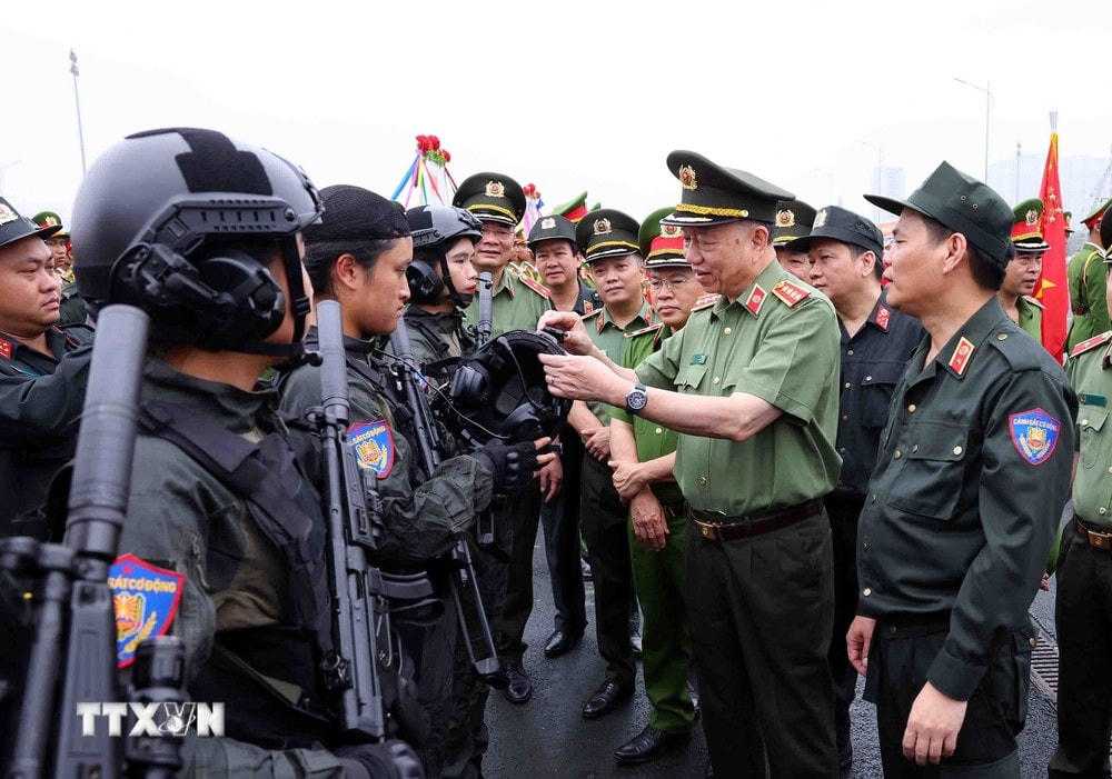 ttxvn_tong_duyet_dieu_binh_8.jpg