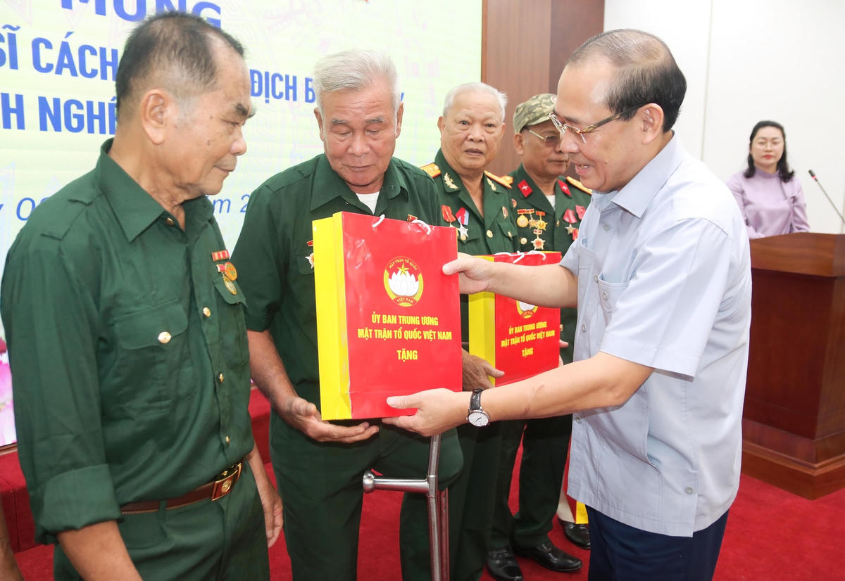 Quan tâm chăm lo gia đình chính sách, người có công