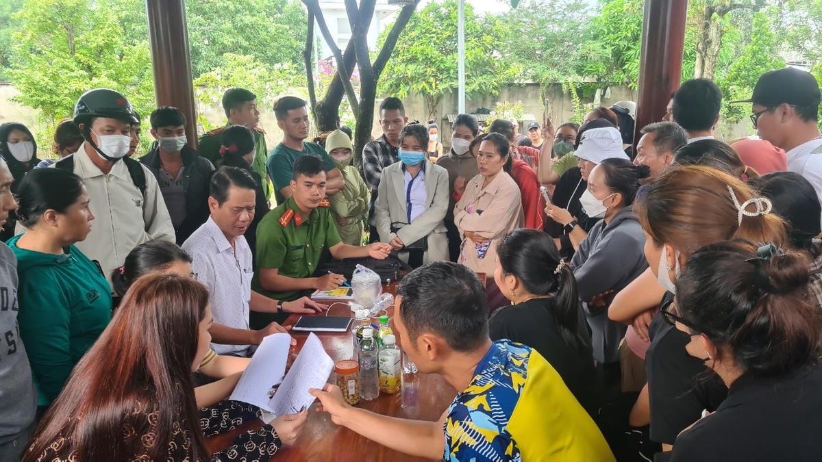 Cơ quan công an làm việc với những người liên quan vụ vỡ hụi ở xã Lộ 25, huyện Thống Nhất, tỉnh Đồng Nai.