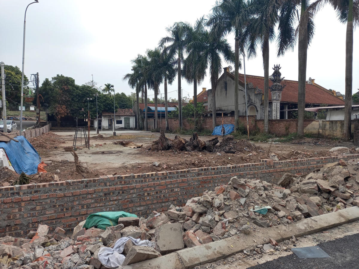 Việc xâm hại di tích chùa Vàng (xã Cổ Bi, huyện Gia Lâm, Hà Nội) sau 2 năm vẫn chưa được xử lý dứt điểm.