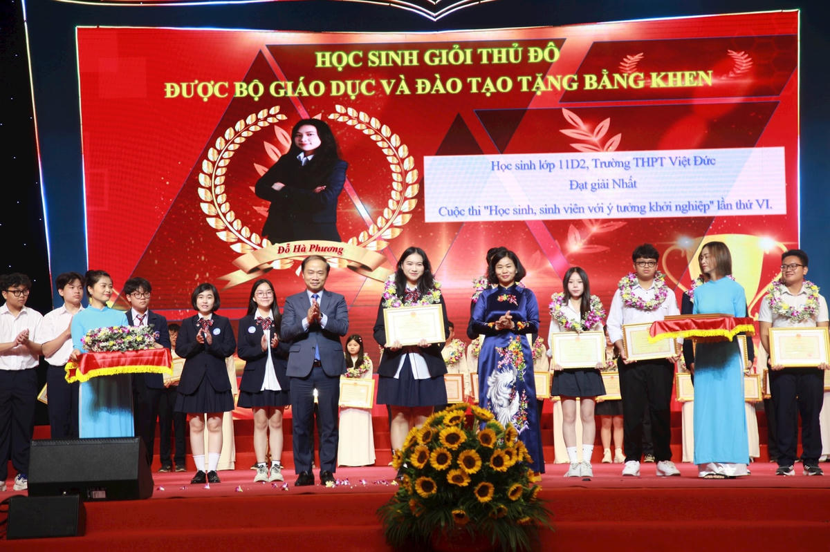 z5464788174009_4928b28e47a4c61ea5e57309a0c2fd28.jpg