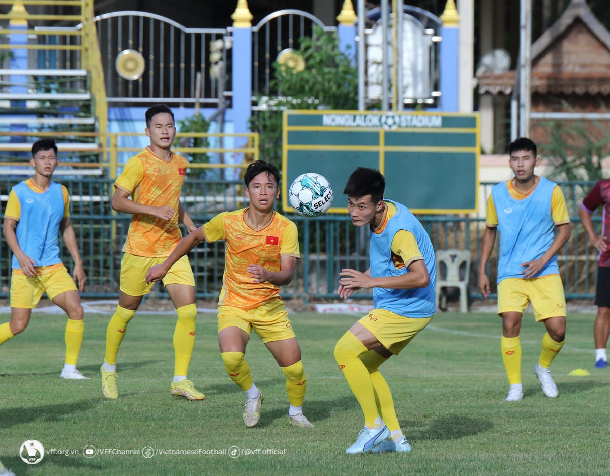 Các cầu thủ tích cực tập luyện tại Rayong. Ảnh: VFF.